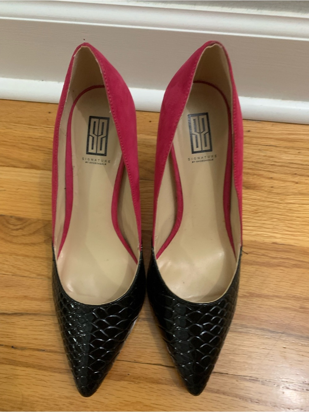Black Textured Pointed Pumps with Pink Upper